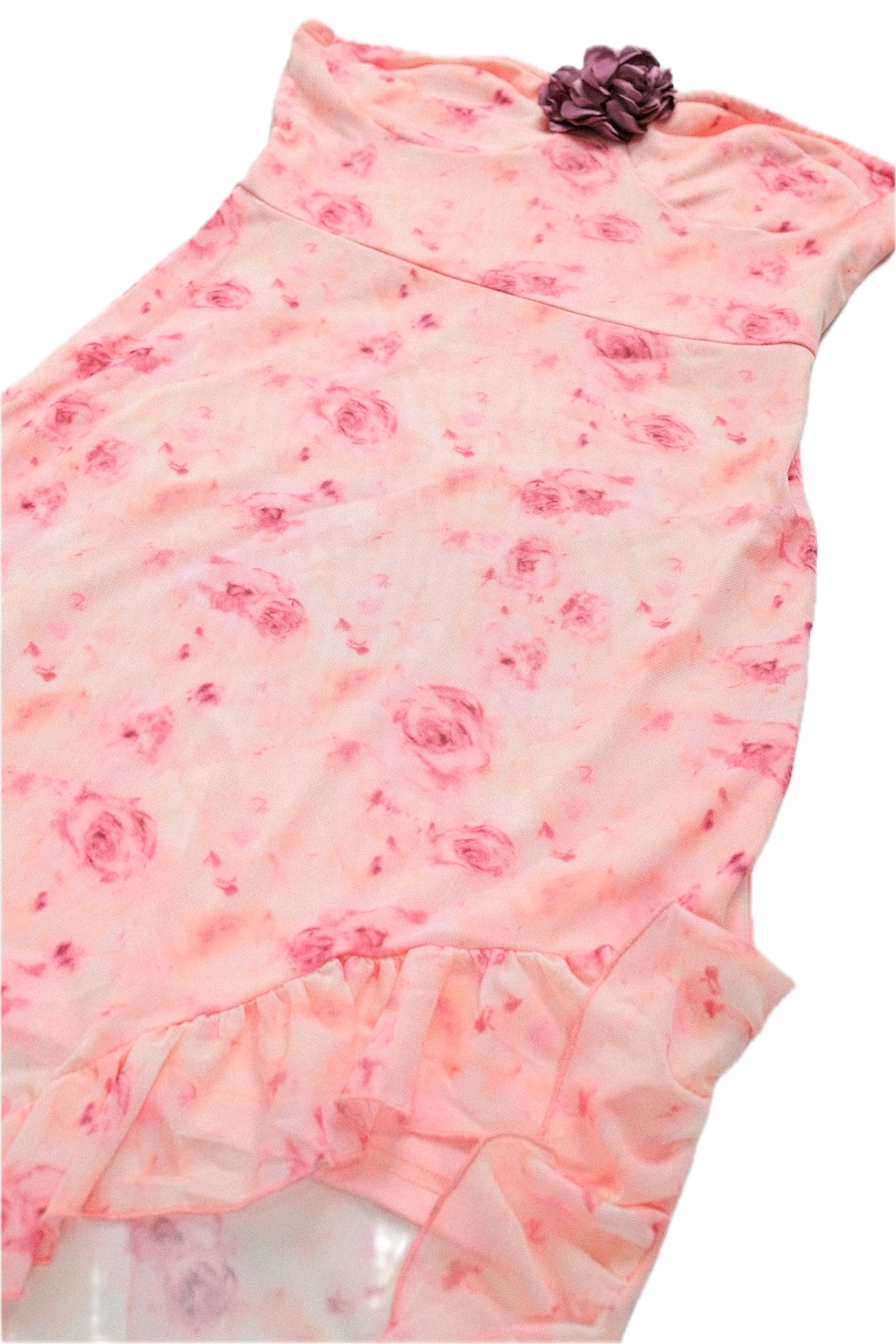 Vestido romántico sin tirantes con volantes y flores y detalle de rosas