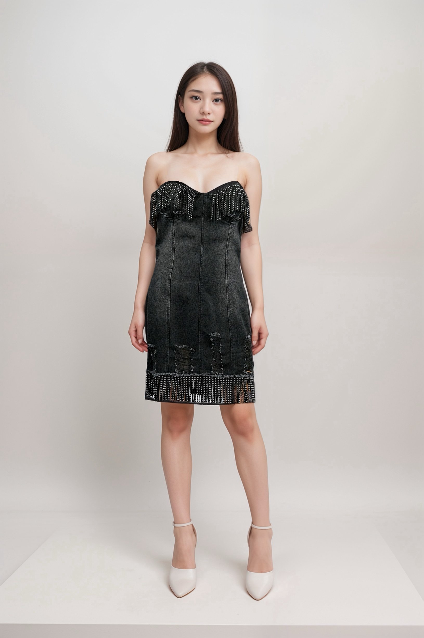 Minivestido vaquero sexy con escote en forma de tubo y detalles de tachuelas metálicas de gamuza