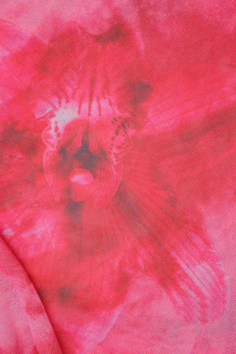 Top tubo rojo con detalle de rosa