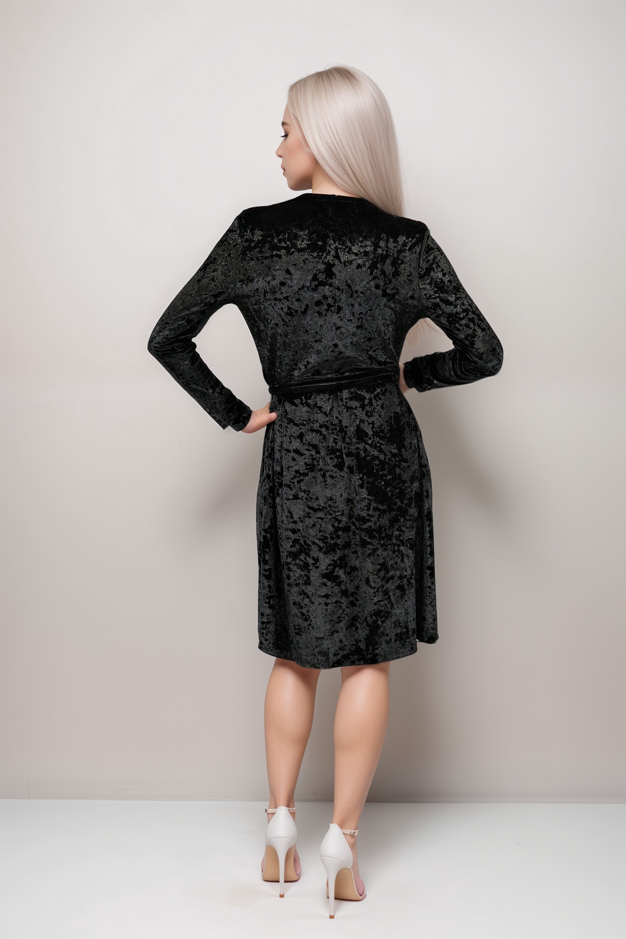 Vestido de terciopelo con cinturón de terciopelo