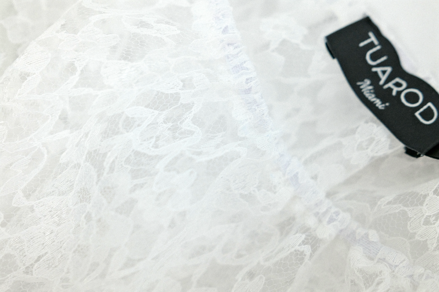 Blusa de encaje blanca